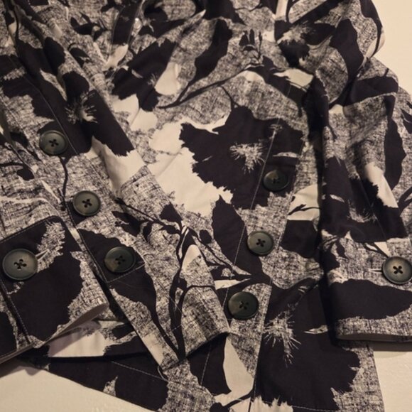 Chico's Black, White and Gray Floral, Long Sleeved V-Neck Blouse - Picture 4 of 11